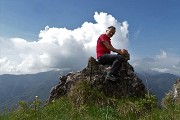 Alla Madonna delle Cime sul Corno Zuccone (1458 m) da Reggetto di Vedeseta il 14 maggio 2017 - FOTOGALLERY